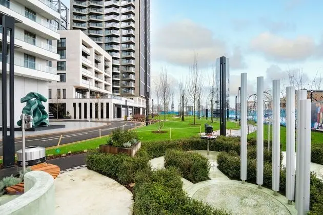 Sensational Studio Apartment in Londons Vibrant Canary Wharf
