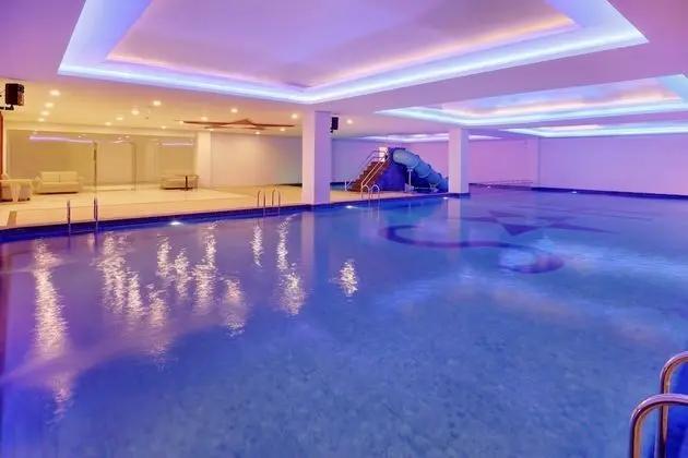 The Sentra Hotel Manado - Havuz
