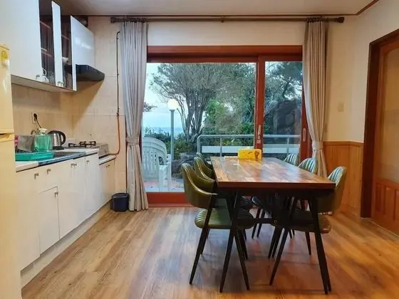 Seogwipo Livingstone Pension - Oda
