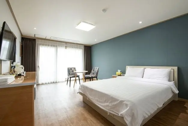 Seogwipo Momentor Hotel