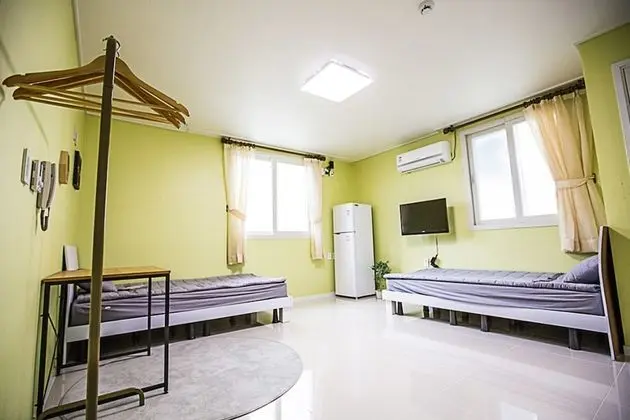 Seongsaneogeodeulang Guesthouse - Oda