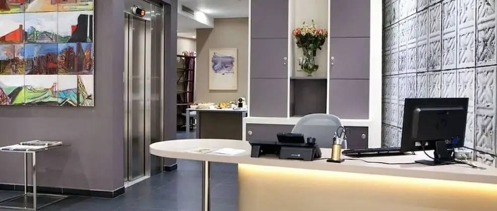 Serotel Suites - Lobi