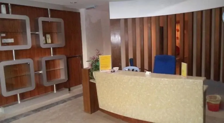Serdang Business Hotel - Lobi