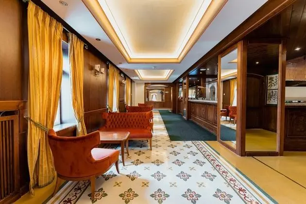 Hotel Serena - Lobi