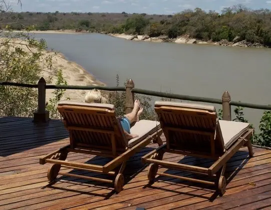 Serena Mivumo River Lodge - Havuz