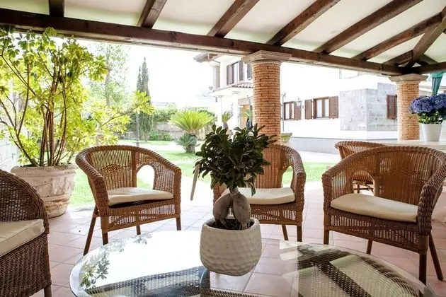 Villa Serena With Private Swimming Pool Garden and Parking in the Centre of the Village - Oda