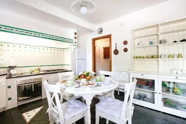 Villa Serena With Private Swimming Pool Garden and Parking in the Centre of the Village - Oda