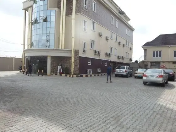 Serena Hotel & Suites
