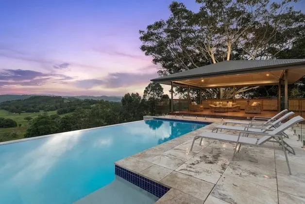 Serene - a spacious luxury holiday retreat