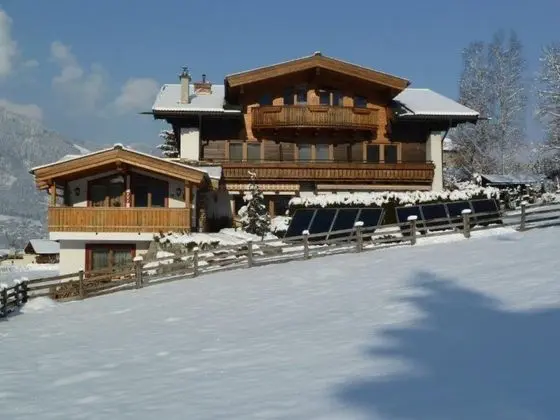 Serene Apartment in Kaprun With Balcony - Dış Mekan