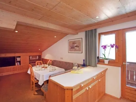 Serene Apartment in Kaunerberg With Terrace - Yerinde Yemek