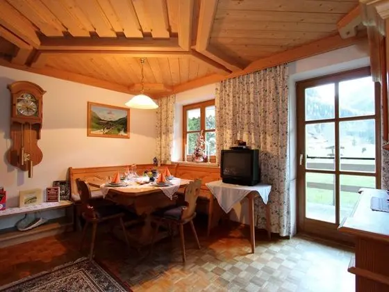Serene Cottage in Neukirchen am Großvenediger near Ski Area - Öne Çıkan Resim
