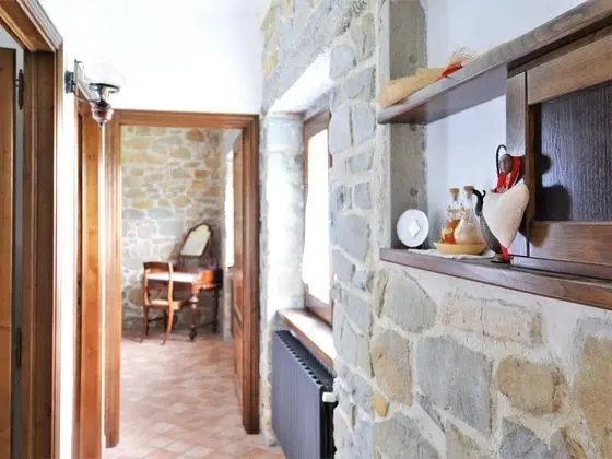 Serene Holiday Home in Femminamorta With Private Garden - İç Mekan