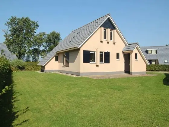 Serene Holiday Home in Gaasterlân-sleat With Garden