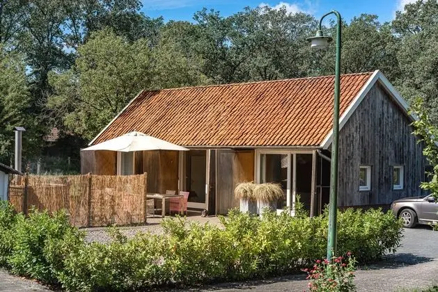 Serene Holiday Home in Haaksbergen With Garden - Dış Mekan