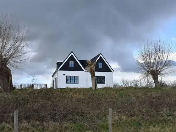 Serene Holiday Home in Nieuwvliet With Garden