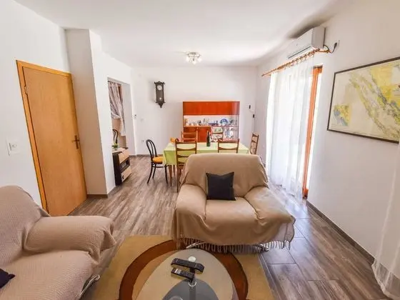Serene Holiday Home in Veli Iž With Fenced Garden - Oda Düzeni