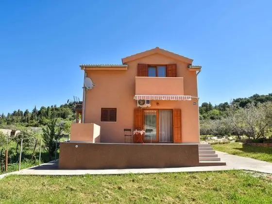 Serene Holiday Home in Veli Iž With Fenced Garden - Öne Çıkan Resim