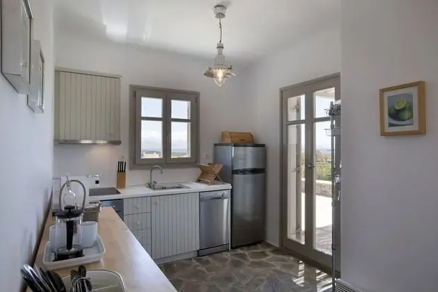 Serene Holiday Villa - Views, nr Best Family Beach by VillaRentalsgr - Mutfak