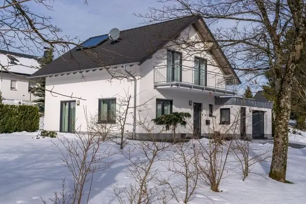 Serene Villa in Kstelberg near Lake & Watersports - Dış Mekan