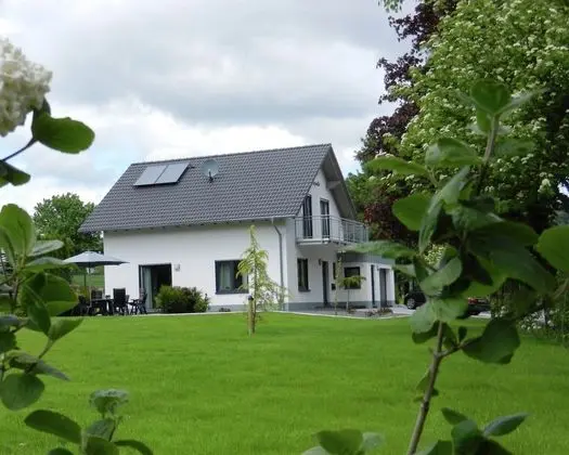 Serene Villa in Kstelberg near Lake & Watersports - Öne Çıkan Resim