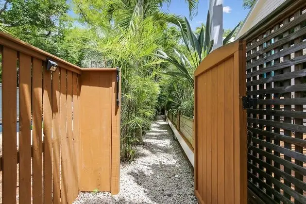 Serenity by Avantstay Guest House in Old Town w/ Shared Pool Month Long Stays Only