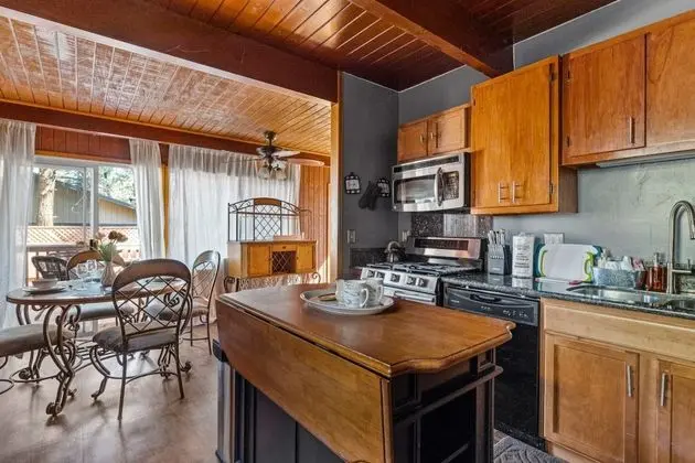 Serenity by Avantstay Serenity Big Bear Cabin! With Fire Pit, Bbq! - Mutfak