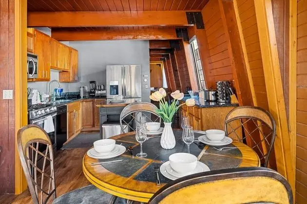 Serenity by Avantstay Serenity Big Bear Cabin! With Fire Pit, Bbq! - Yerinde Yemek