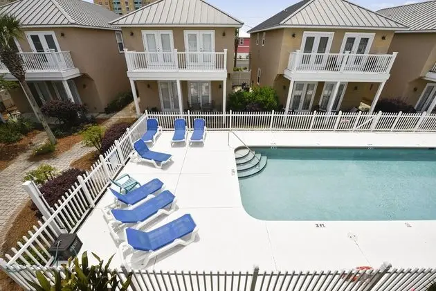 Serenity Beach by Book That Condo - Havuz