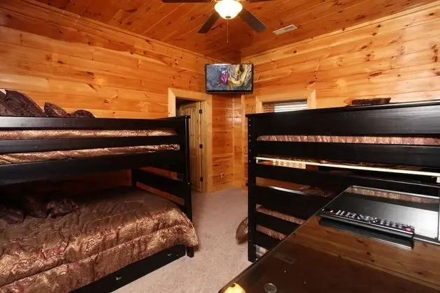 Serenity Mountain Pool Lodge - Nine Bedroom Cabin - Oda
