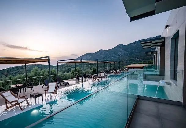 Serenity Suites Sea View 4