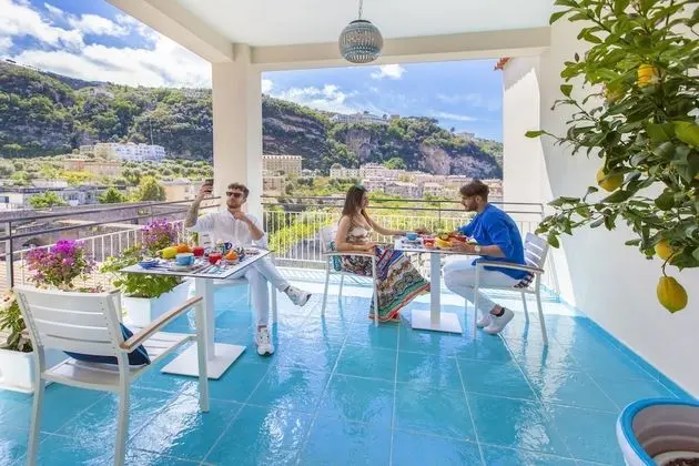 Sersale Suites