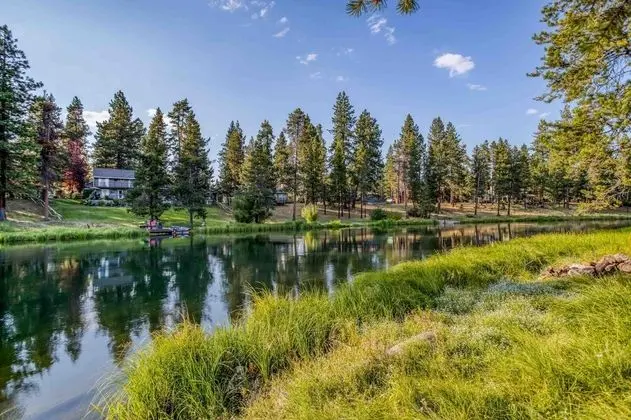 The Settle Inn Riverfront Retreat
