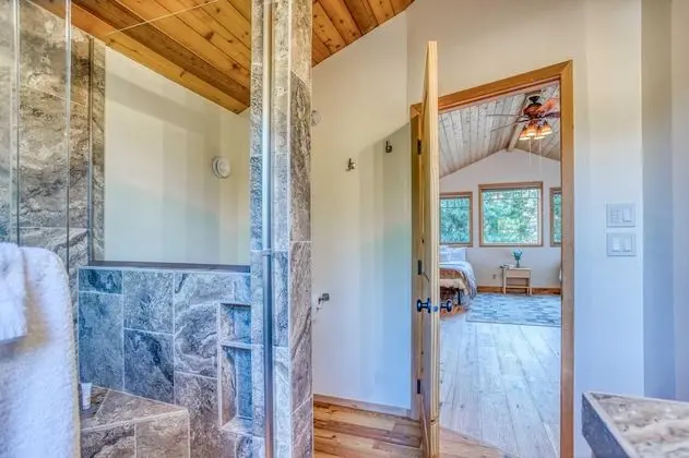 The Settle Inn Riverfront Retreat - Oda