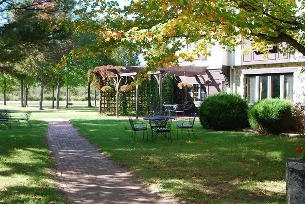 Settlement Courtyard Inn & Lavender Spa - Dış Mekan