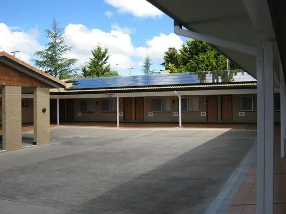 Settlers Motor Inn