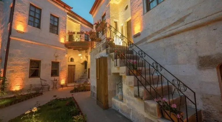 dining (on property)