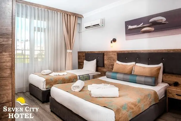 Seven City Hotel