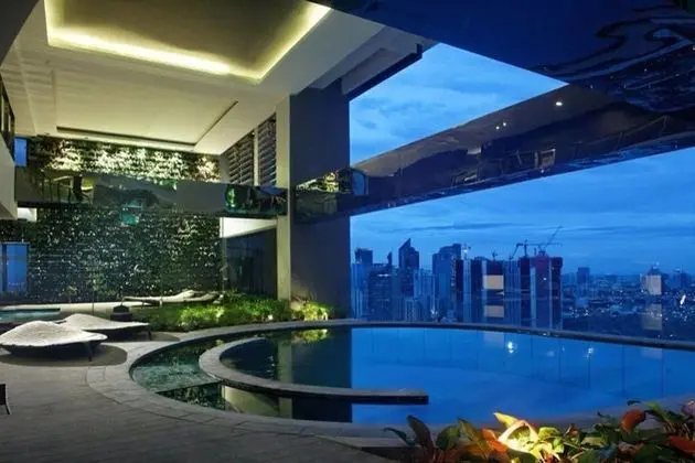 Seven Doors in Gramercy Makati - Havuz