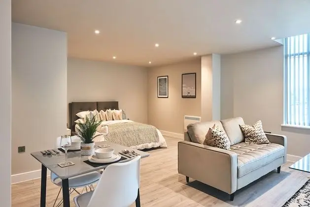 Seven Living Residences Bracknell - Luxurious Chic Apartments - Free Parking
