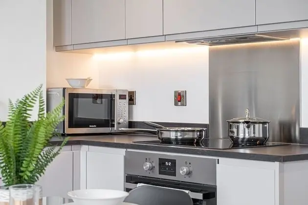Seven Living Solihull - Broadoaks Studio - Mutfak