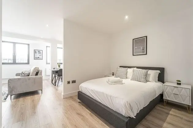 Seven Living Solihull - Broadoaks Studio - Oda