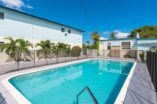 Seven Palms Hotel & Apartments - Havuz