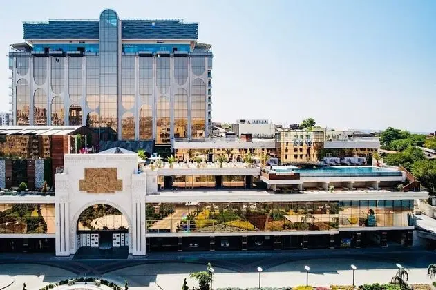 SEVEN VISIONS HOTEL, The DVIN