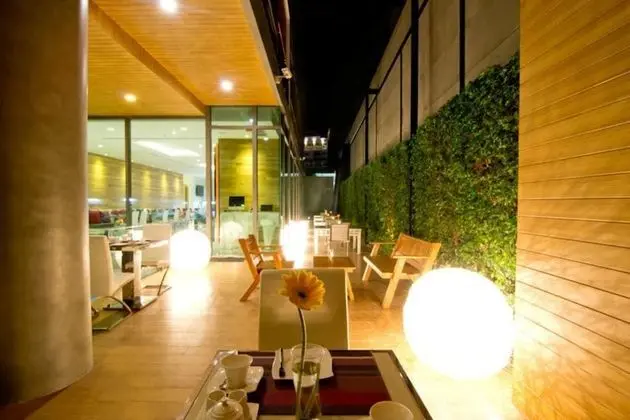 Seven Zea Chic Hotel - Yerinde Yemek