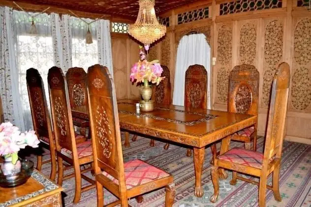 Shabnam Group Of Houseboats - Yerinde Yemek