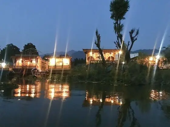 Shabrose Heritage Houseboats - Dış Mekan