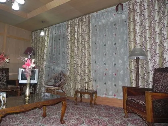 Shabrose Heritage Houseboats - Lobi