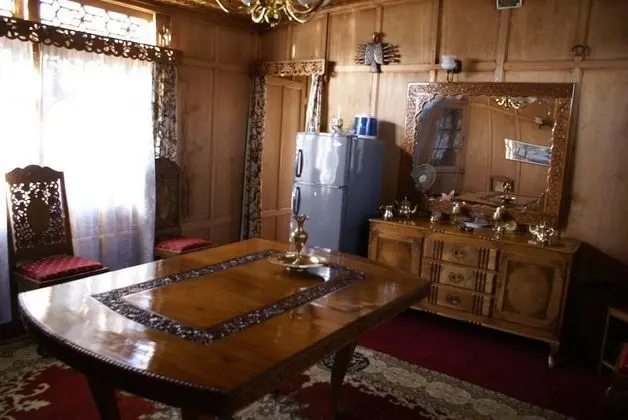 Shabrose Heritage Houseboats - Yerinde Yemek
