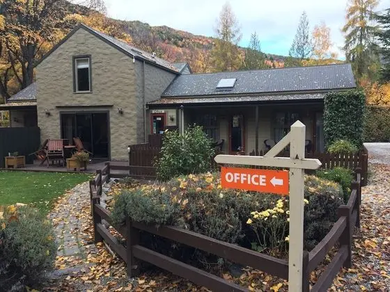 Shades of Arrowtown - İç Mekan
